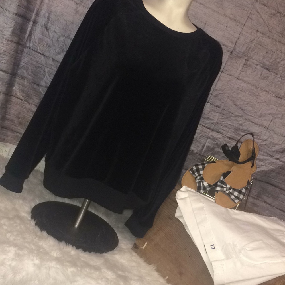 EV1 Black Velour Long Sleeve Light Sweater